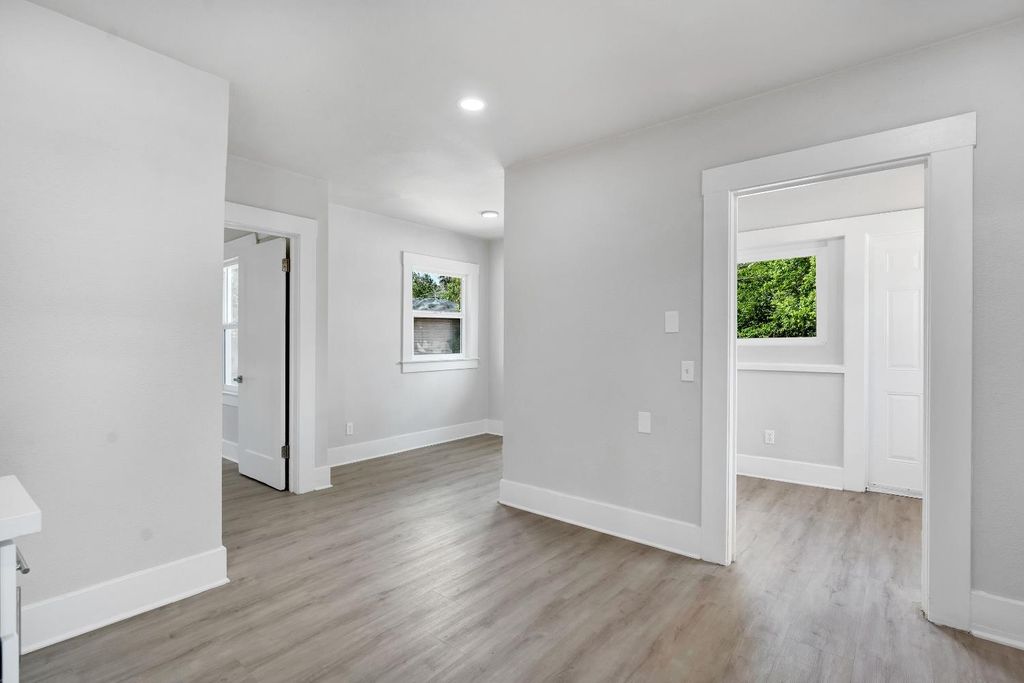 Image 13 of property listing at 3935 E Balch Avenue, Fresno, CA 93702