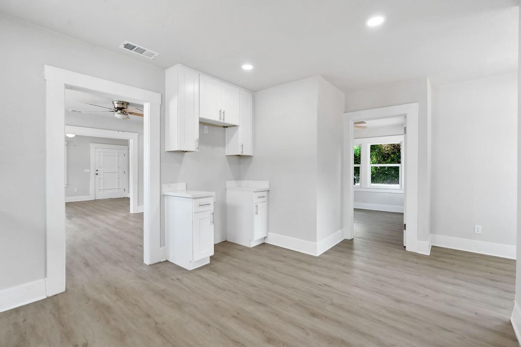 Image 14 of property listing at 3935 E Balch Avenue, Fresno, CA 93702