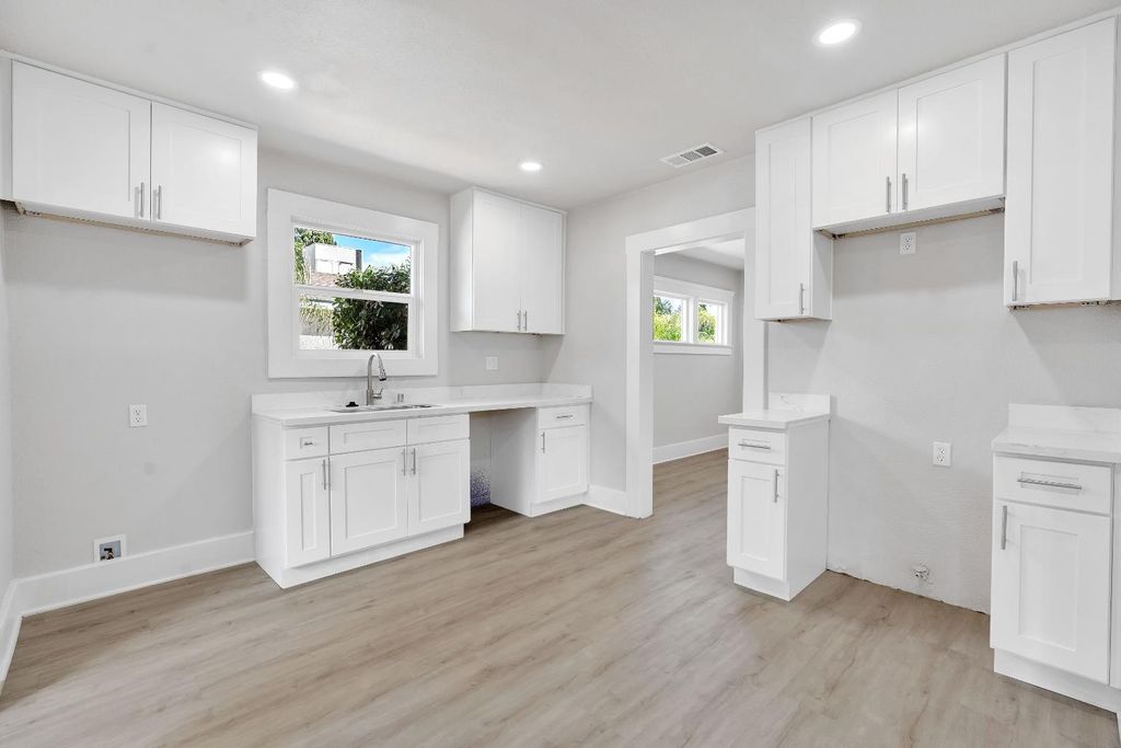 Image 15 of property listing at 3935 E Balch Avenue, Fresno, CA 93702
