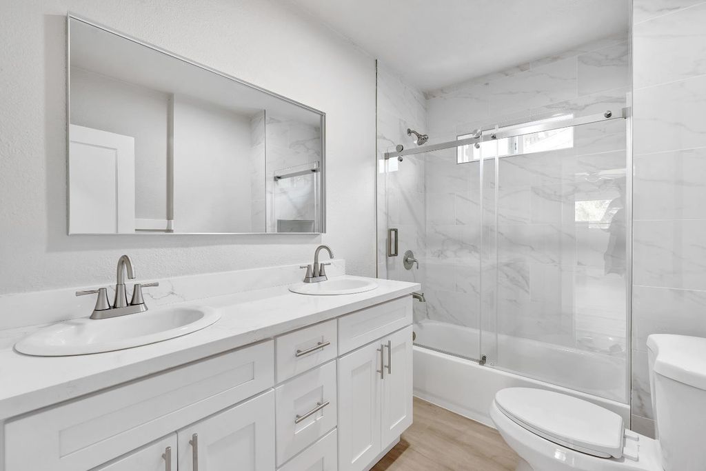 Image 20 of property listing at 3935 E Balch Avenue, Fresno, CA 93702