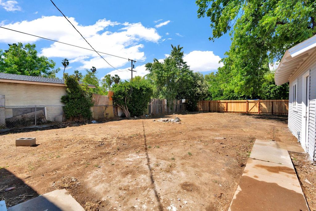 Image 24 of property listing at 3935 E Balch Avenue, Fresno, CA 93702