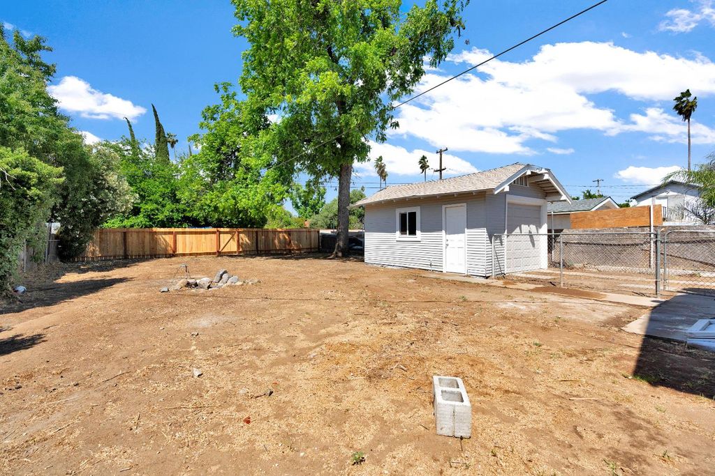 Image 25 of property listing at 3935 E Balch Avenue, Fresno, CA 93702