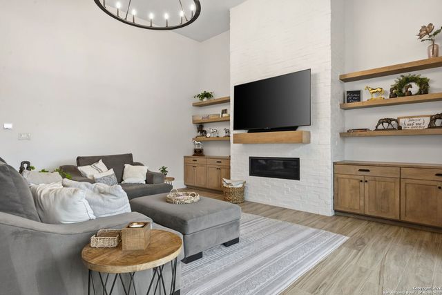 107 Lajitas, Boerne, TX 78006