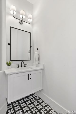 107 Lajitas, Boerne, TX 78006