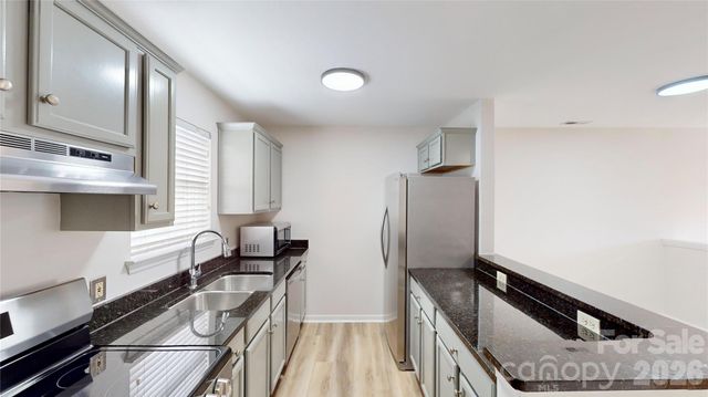 525 Olmsted Park Place M, Charlotte, NC 28203