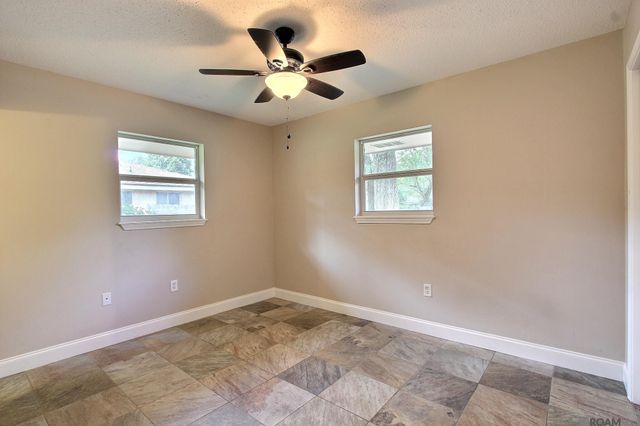 5356 Goodland Dr, Greenwell Springs, LA 70739