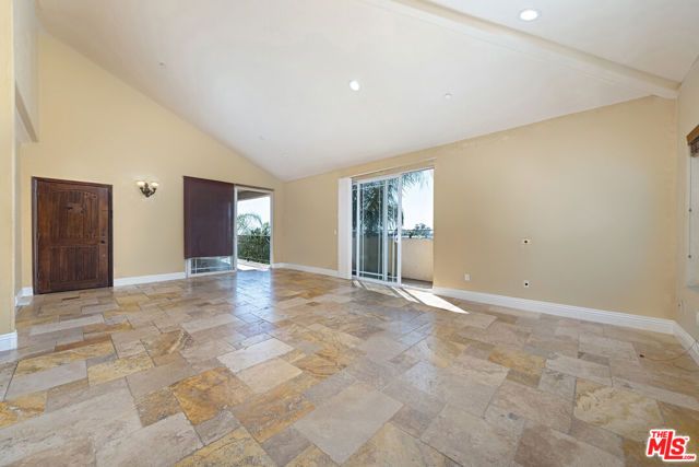 650 E Palm Avenue 302, Burbank, CA 91501
