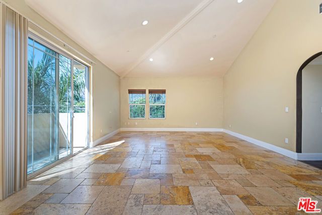 650 E Palm Avenue 302, Burbank, CA 91501