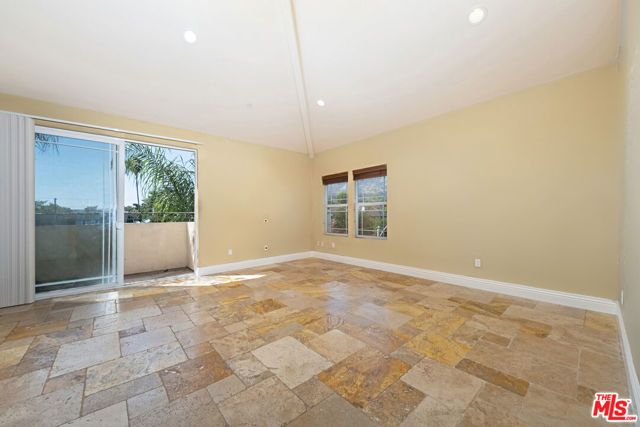 650 E Palm Avenue 302, Burbank, CA 91501
