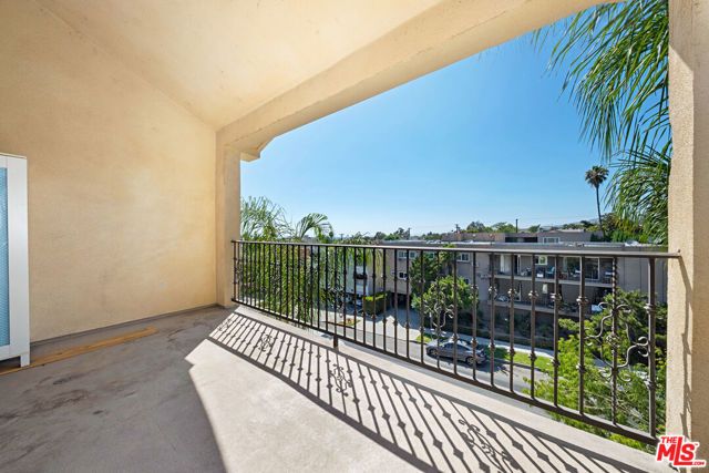 650 E Palm Avenue 302, Burbank, CA 91501