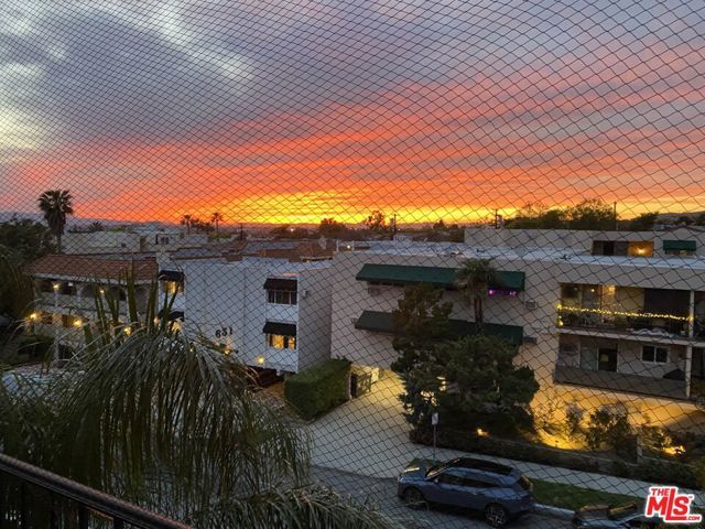 650 E Palm Avenue 302, Burbank, CA 91501