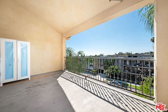 650 E Palm Avenue 302, Burbank, CA 91501