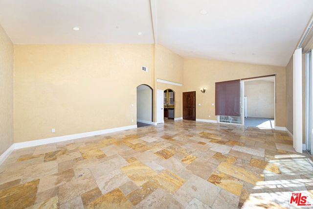 650 E Palm Avenue 302, Burbank, CA 91501