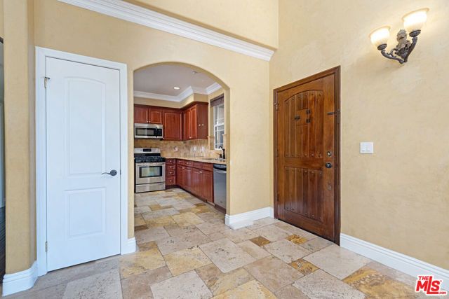 650 E Palm Avenue 302, Burbank, CA 91501