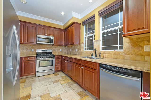 650 E Palm Avenue 302, Burbank, CA 91501