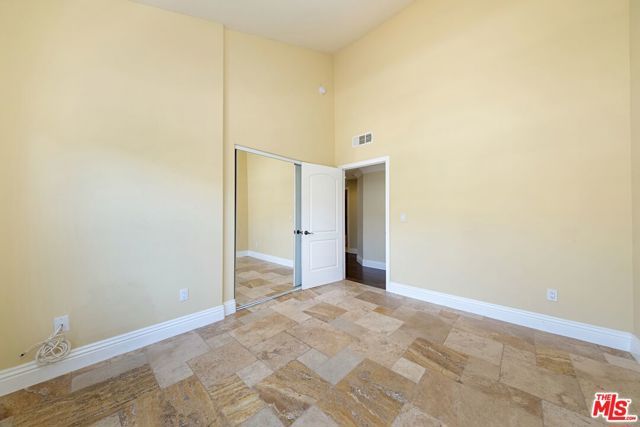 650 E Palm Avenue 302, Burbank, CA 91501