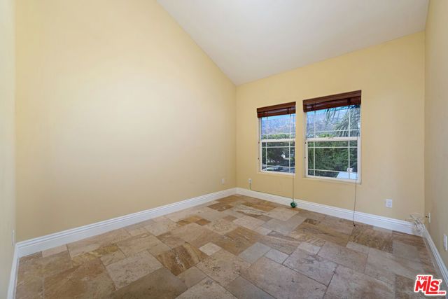 650 E Palm Avenue 302, Burbank, CA 91501