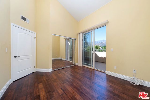 650 E Palm Avenue 302, Burbank, CA 91501