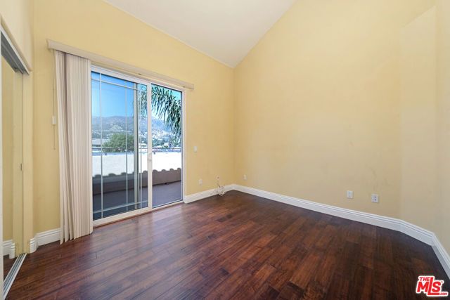650 E Palm Avenue 302, Burbank, CA 91501