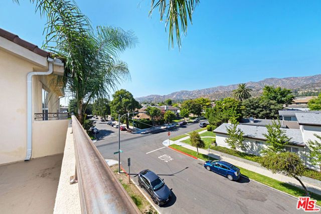 650 E Palm Avenue 302, Burbank, CA 91501