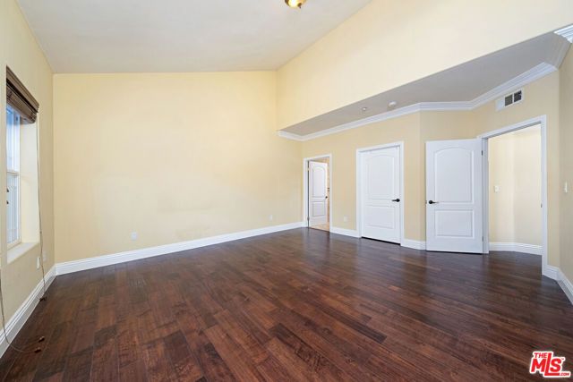 650 E Palm Avenue 302, Burbank, CA 91501