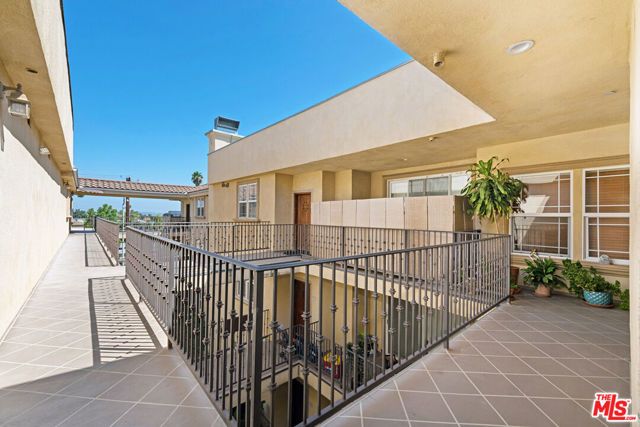 650 E Palm Avenue 302, Burbank, CA 91501