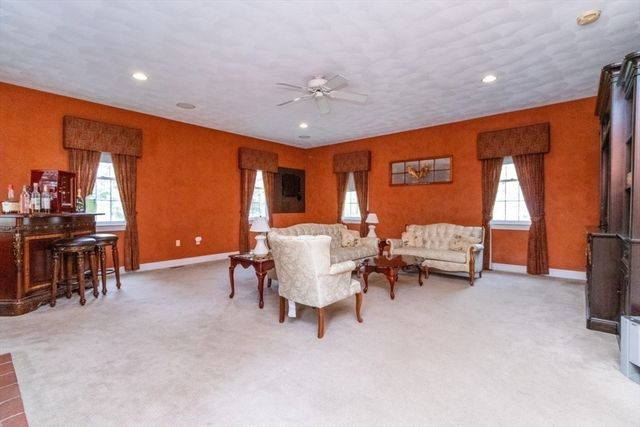 2 Macintyre Dr, North Reading, MA 01864