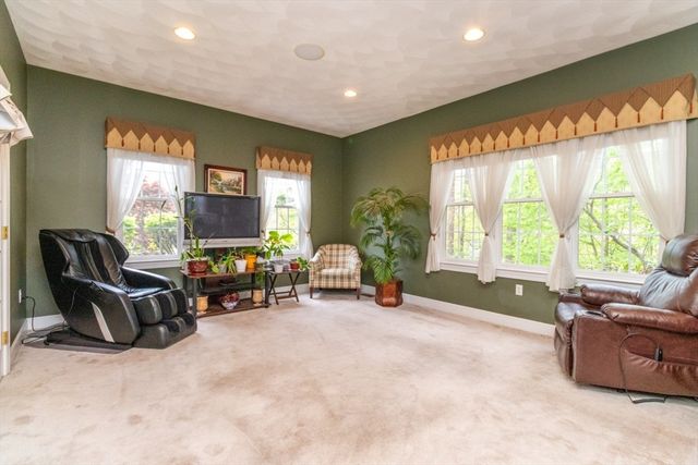 2 Macintyre Dr, North Reading, MA 01864
