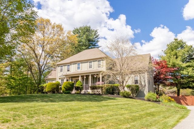 2 Macintyre Dr, North Reading, MA 01864