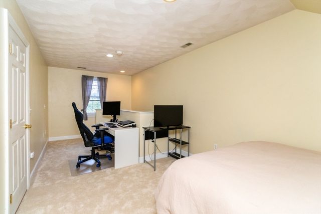 2 Macintyre Dr, North Reading, MA 01864