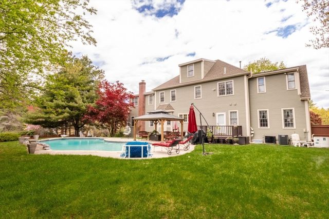 2 Macintyre Dr, North Reading, MA 01864