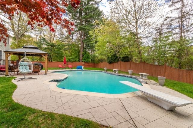 2 Macintyre Dr, North Reading, MA 01864
