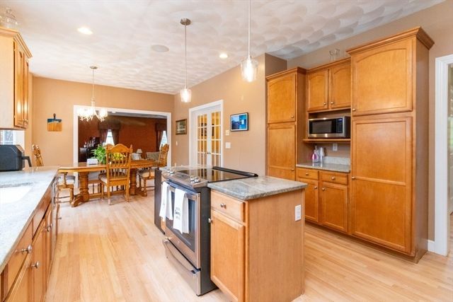 2 Macintyre Dr, North Reading, MA 01864