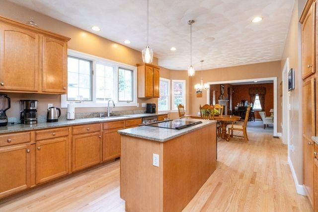 2 Macintyre Dr, North Reading, MA 01864