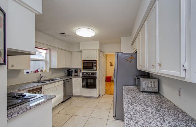 11427 Highgrove Drive, Houston, TX 77077