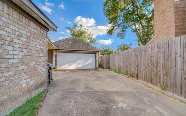 11427 Highgrove Drive, Houston, TX 77077