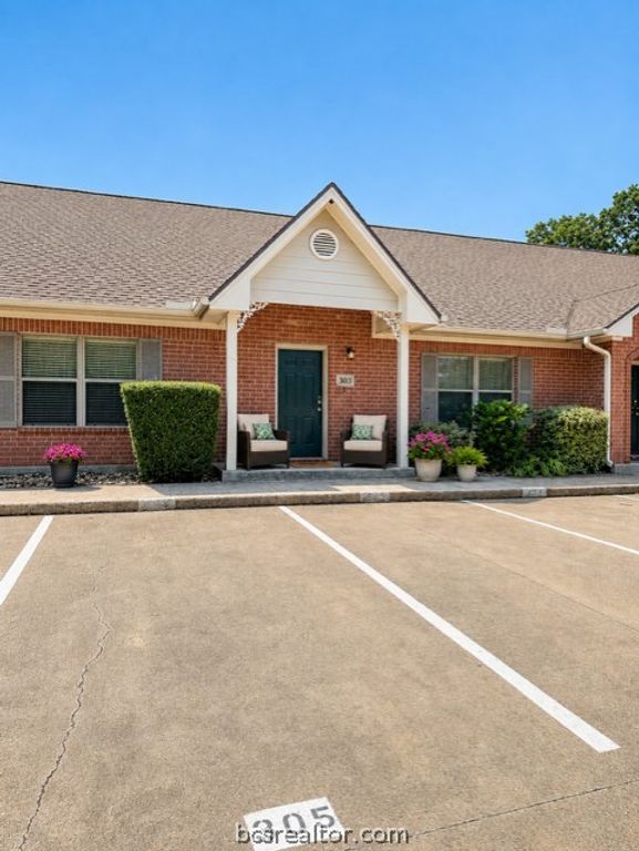 1702 Deacon Drive 303, College Station, TX 77845 — exterior