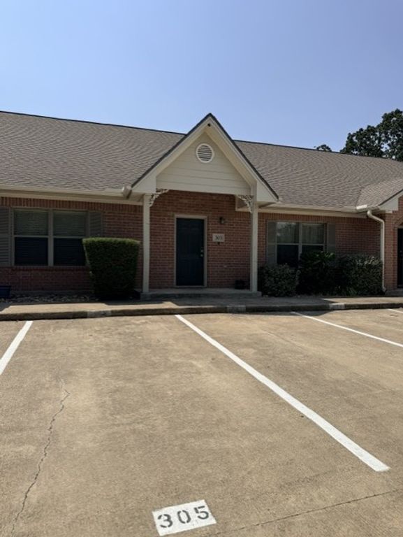 1702 Deacon Drive 303, College Station, TX 77845 — photo 2