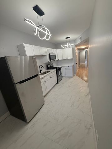 6737 S East End Avenue 1N, Chicago, IL 60649