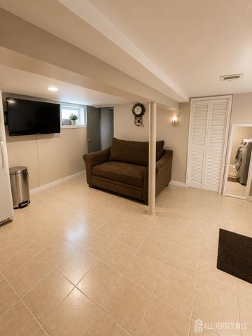 1780 W 4th Street, Piscataway, NJ 08854