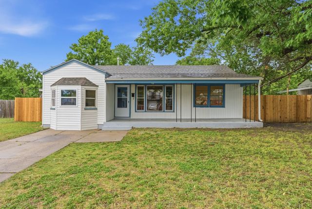 3018 E Southfork Ct, Wichita, KS 67216
