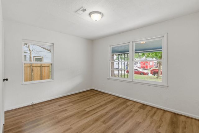 3018 E Southfork Ct, Wichita, KS 67216