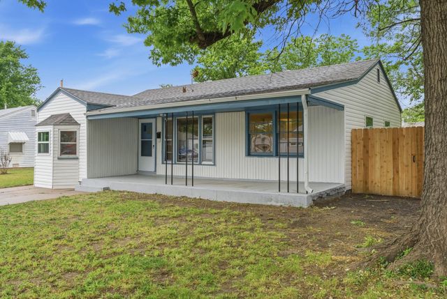 3018 E Southfork Ct, Wichita, KS 67216