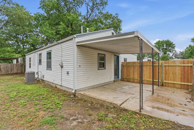 3018 E Southfork Ct, Wichita, KS 67216