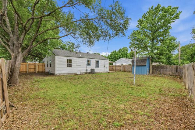 3018 E Southfork Ct, Wichita, KS 67216