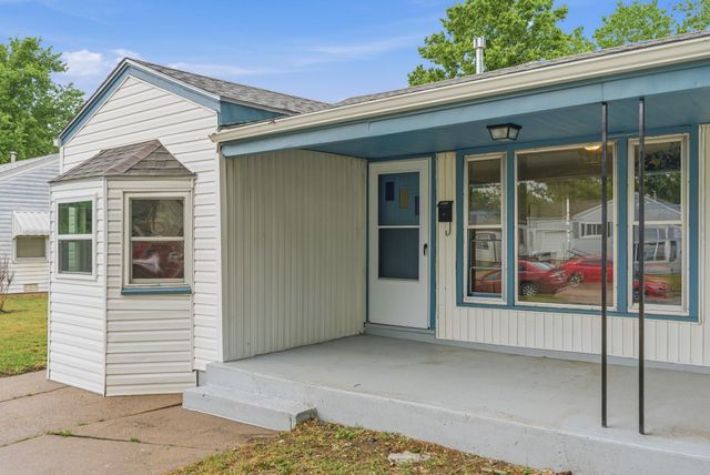 3018 E Southfork Ct, Wichita, KS 67216