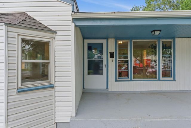 3018 E Southfork Ct, Wichita, KS 67216