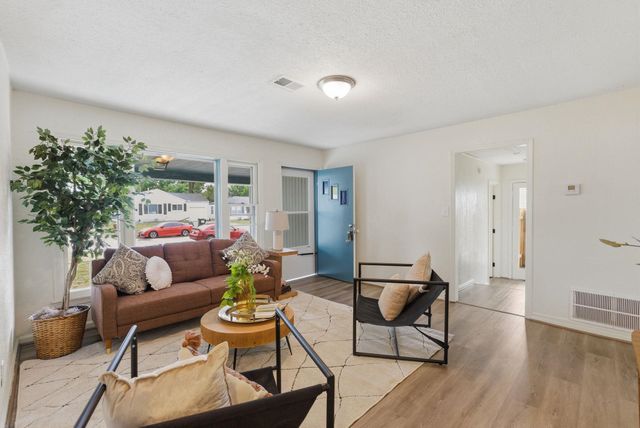 3018 E Southfork Ct, Wichita, KS 67216