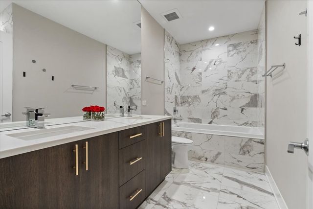 729 W 15th Street, Chicago, IL 60607