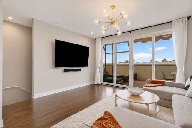 729 W 15th Street, Chicago, IL 60607